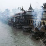 Leichenverbrennung am Ganges (Varanasi)