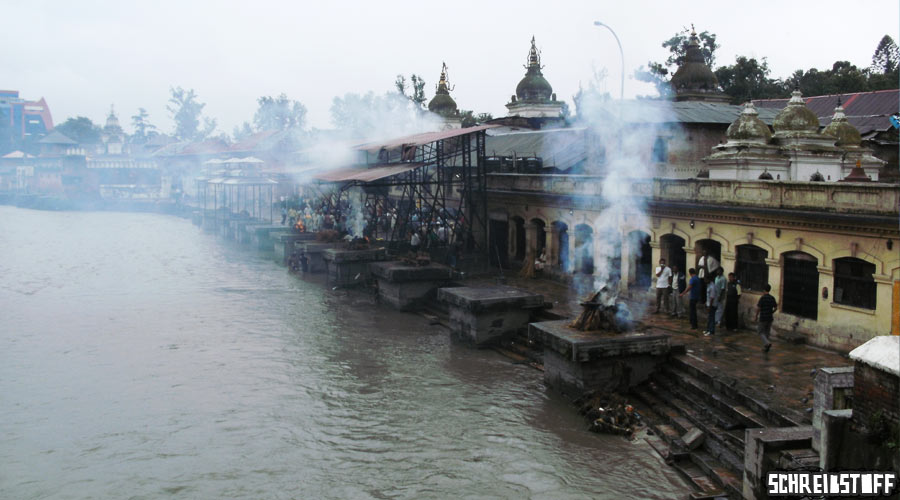 Leichenverbrennung am Ganges (Varanasi)